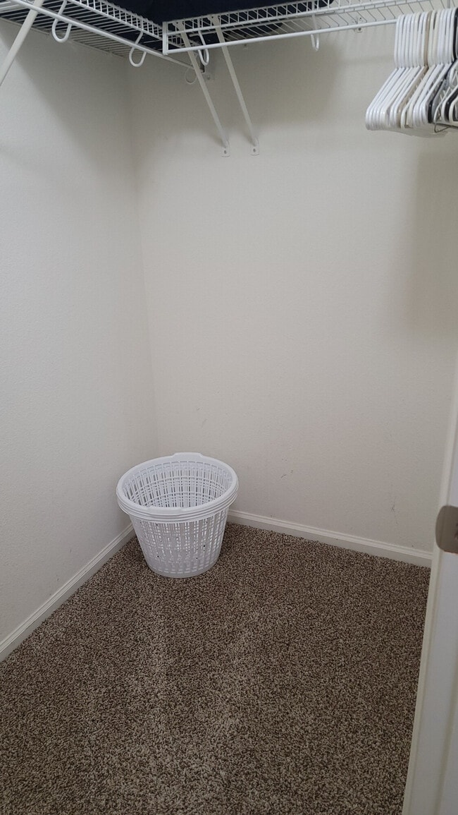 Building Photo - 12810 Roosevelt Ln