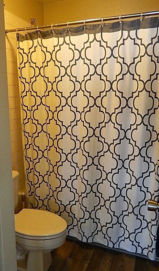 Building Photo - Summer Seasonal Rental- Lake Forest E301