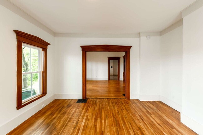 Building Photo - Walk to Downtown Norway from This Bright, Beautifully Renovated First-Floor Apartment