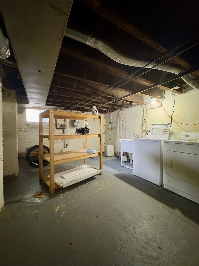 Building Photo - 5 E Randall St