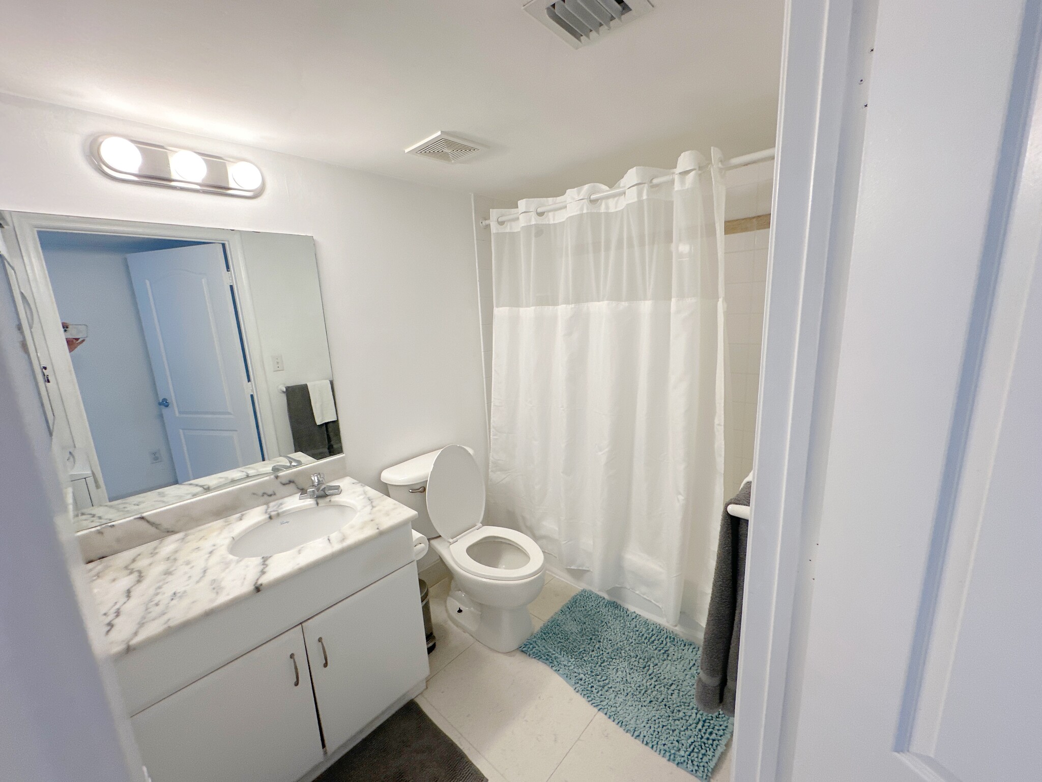 Building Photo - 1200 Brickell Bay Dr