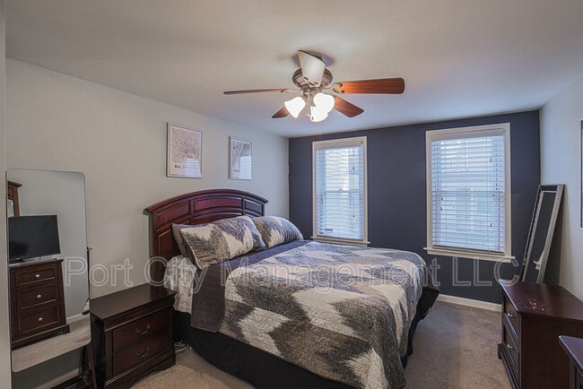 Building Photo - 813 S Belnord Ave