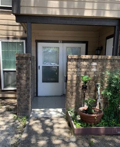 Building Photo - 9803 Walnut St