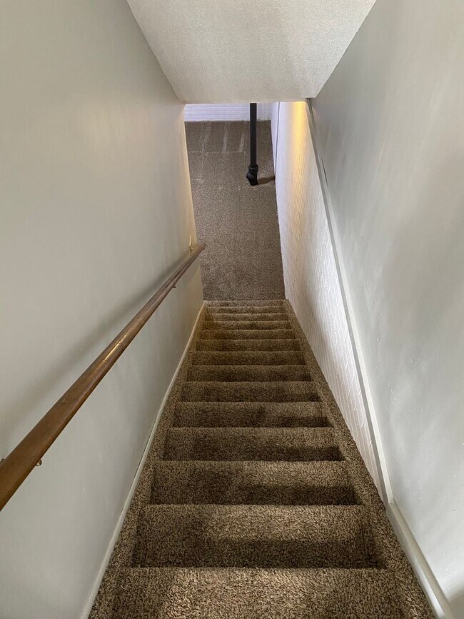 Building Photo - Fully Updated 3 Bedroom 3 Bath Townhouse with 2 Stall Attatched Garage