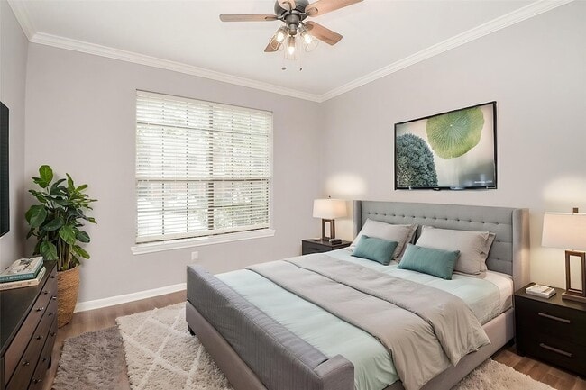 Building Photo - 2255 Braeswood Park Dr