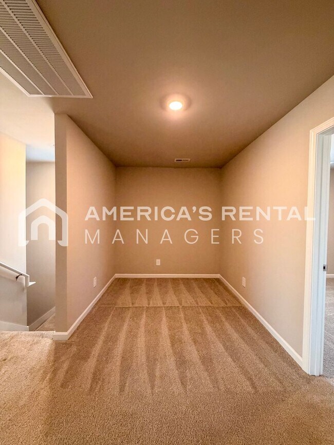 Building Photo - Spacious 4-Bedroom Home with Upstairs Loft!