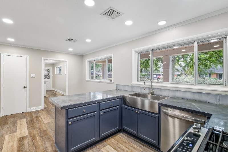 Building Photo - 2310 Whitney Dr