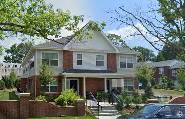 Building Photo - 28 Independence Dr