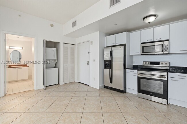 Building Photo - 1350 NW 8th Ct