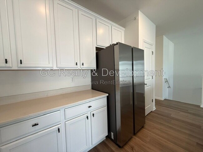 Building Photo - 249 Kingsport Dr