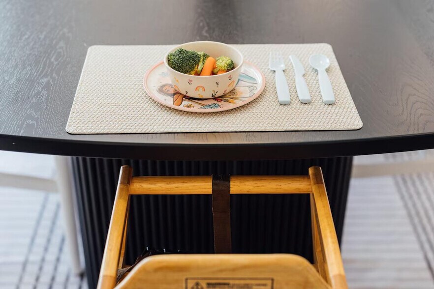 Building Photo - 4866 Hillside Dr