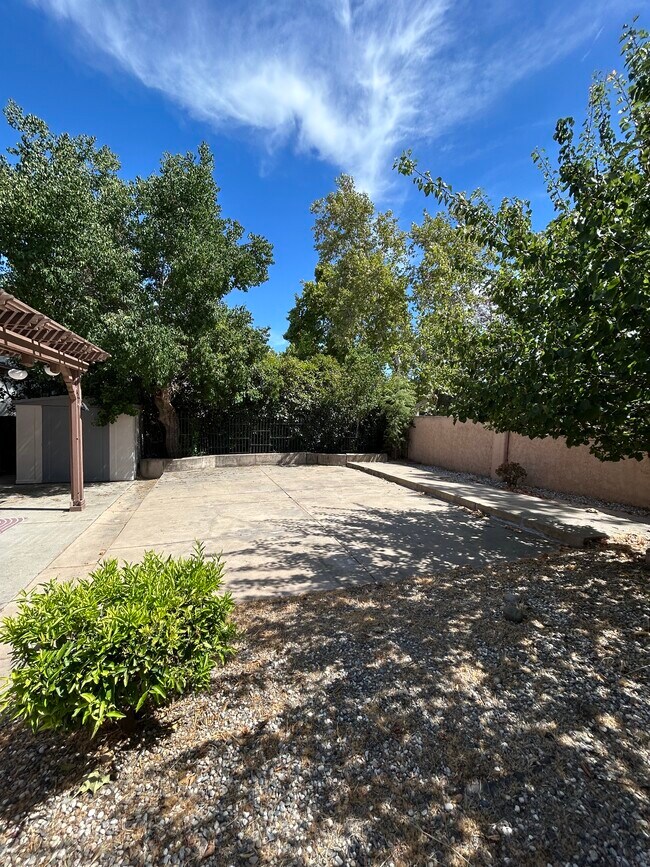 Building Photo - 2412 Hooftrail Way
