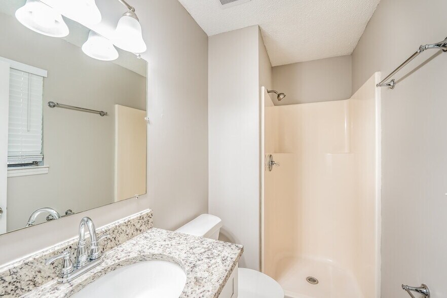 Building Photo - 5823 Willow Crest Dr