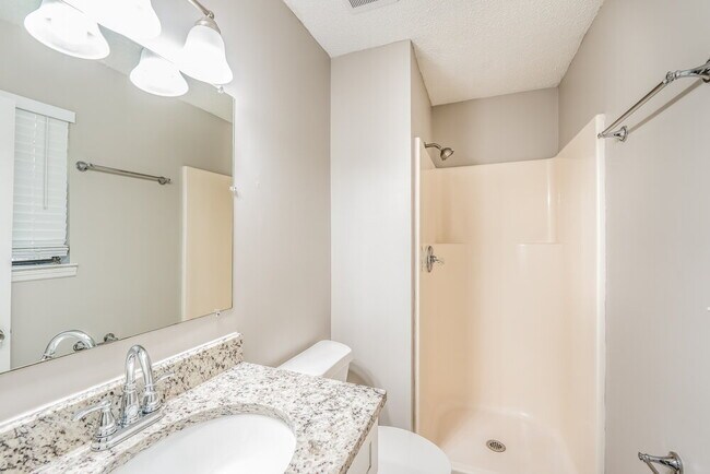 Building Photo - 5823 Willow Crest Dr