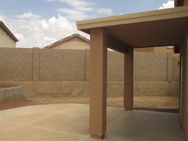 Building Photo - 126 S 220th Dr