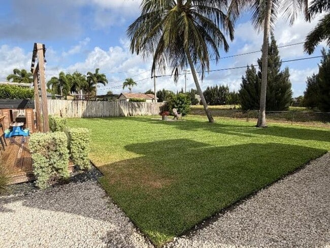 Building Photo - 2637 Exuma Rd