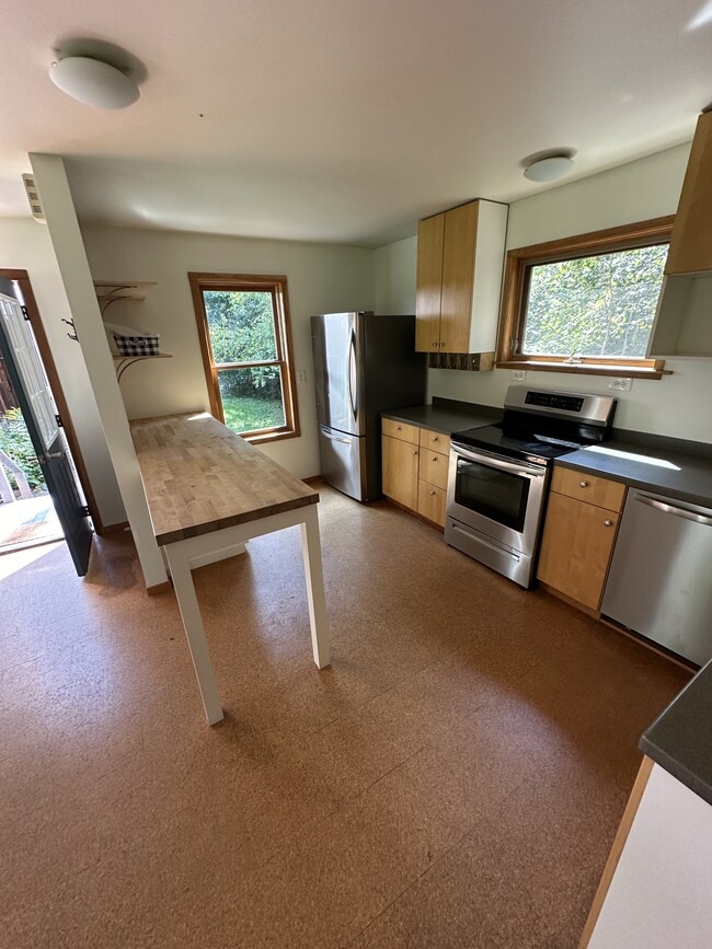 Building Photo - 62 Mt Pleasant Rd