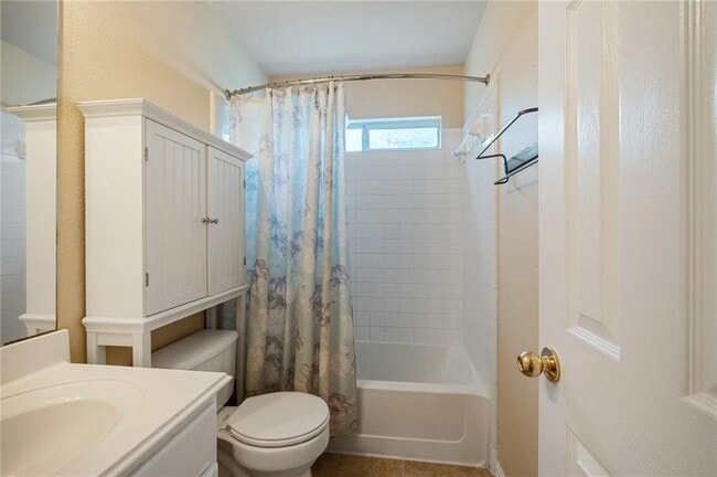 Building Photo - 1709 Royal Ascot Dr