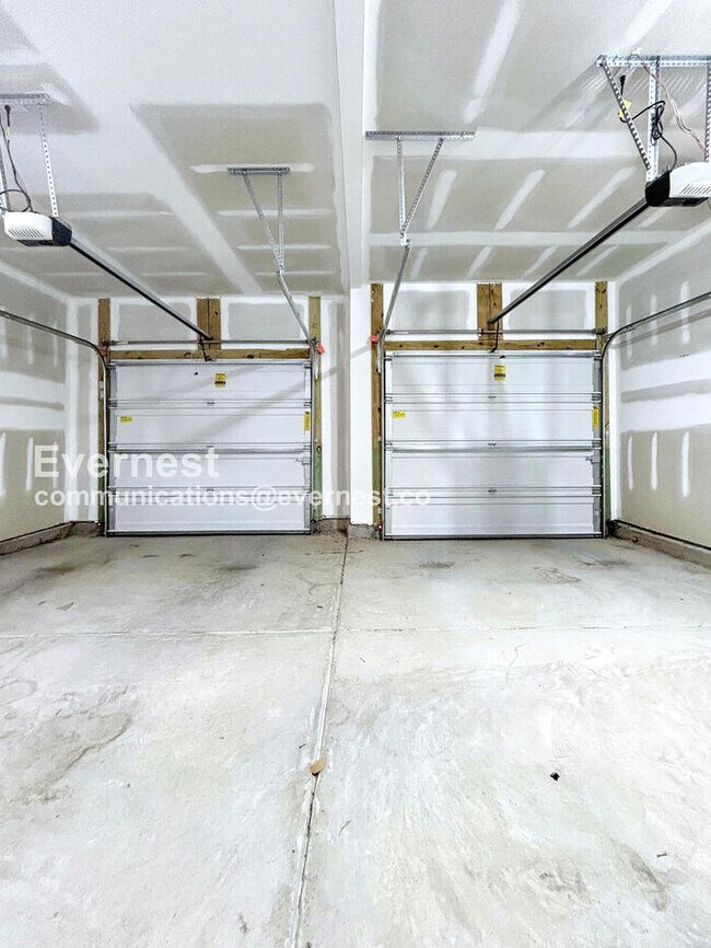 Building Photo - 2031 Darby View Ln