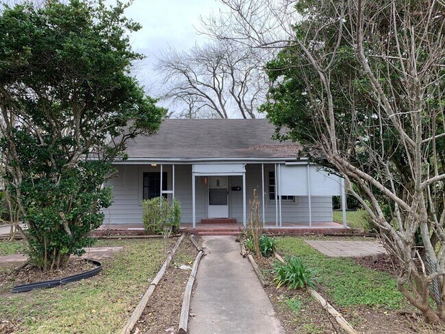 Primary Photo - 1209 Avenue G
