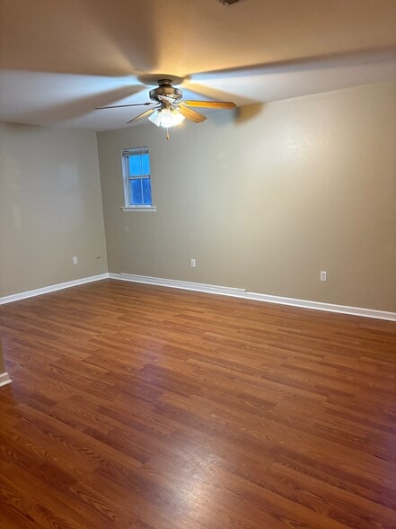 Building Photo - 36013 Raleigh Dr