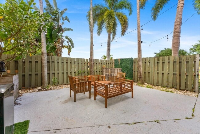 Building Photo - 3750 Victoria Dr