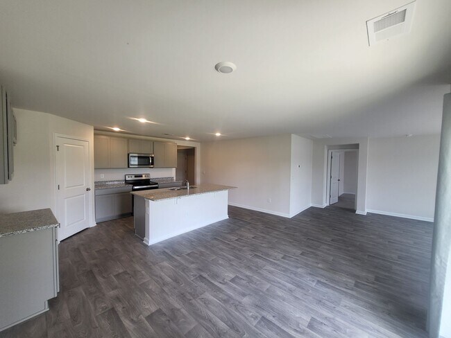 Building Photo - 4 bedroom/2 bath home in Aynor - SPECIAL! ...