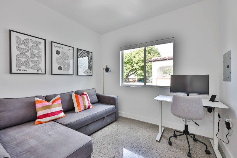 Building Photo - 3407 N Mountain View Dr