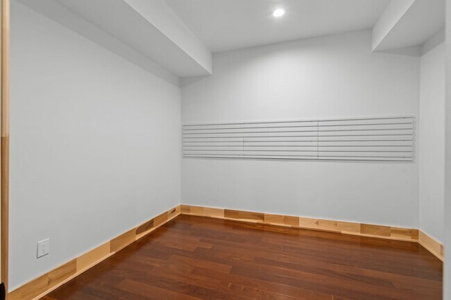 Building Photo - 444 Wild Elm St