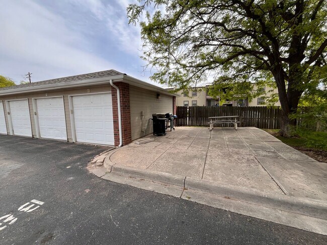 Building Photo - Beautiful Condo in Greeley