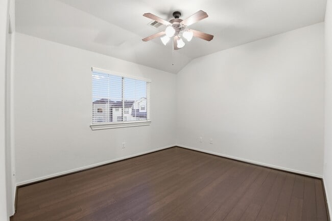 Building Photo - 3209 Clearview Cir