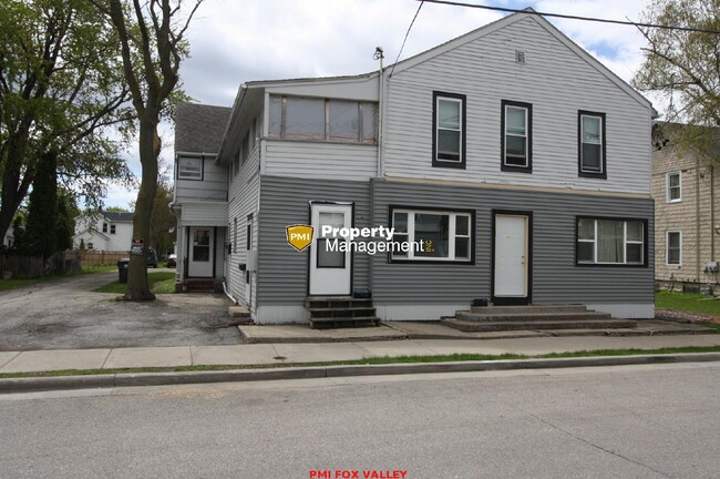 Primary Photo - Cozy 1 Bedroom Lower Apartment Near Downto...