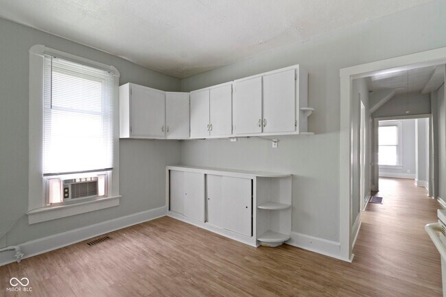 Building Photo - 1135 S Richland St