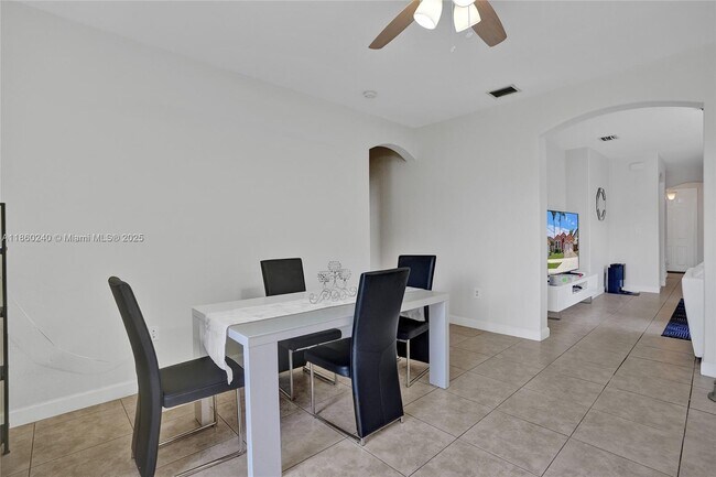 Building Photo - 15385 SW 93rd Ln