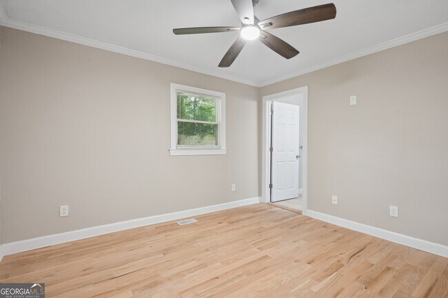 Building Photo - 1335 E Washington Ave