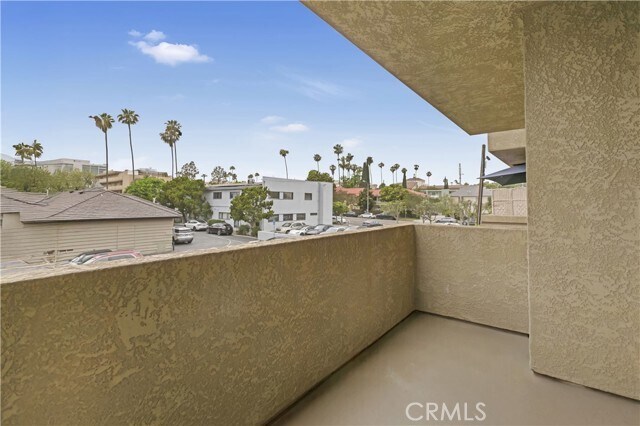 Building Photo - 221 S Oak Knoll Ave