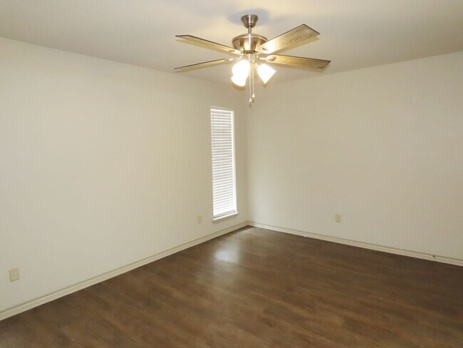 Building Photo - Whitehouse ISD! Beautifully Updated 3 Bedr...