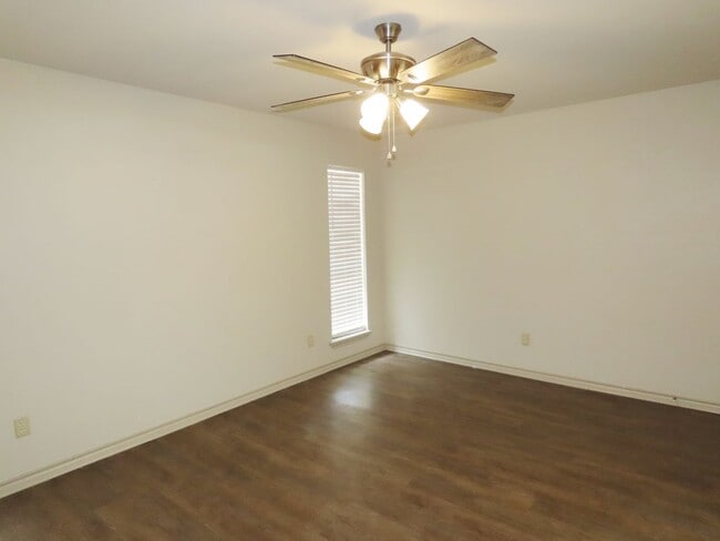 Building Photo - Whitehouse ISD! Beautifully Updated 3 Bedroom, 2 Bath Home