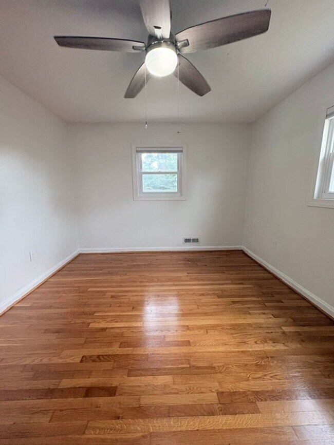 Building Photo - 9714 Admiralty Dr