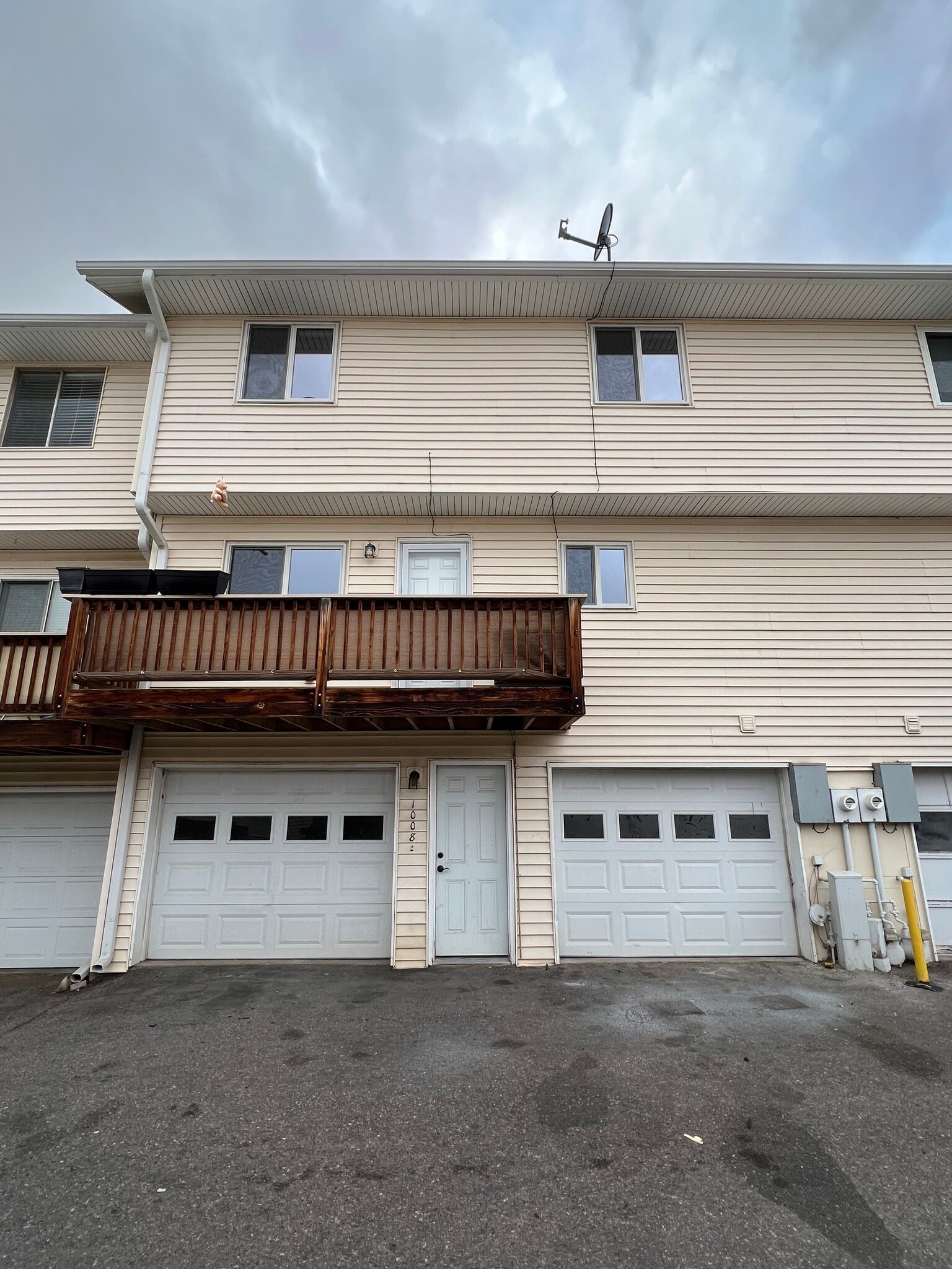 Back (porch and garages) - 1008 S Miller St