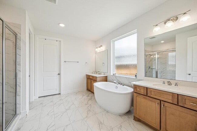 Building Photo - 28247 Clear Breeze Ct