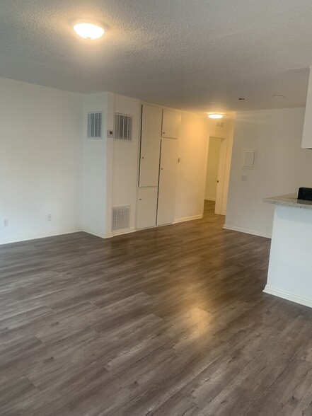 Living room from the entrance - 1812 Mariposa Ave