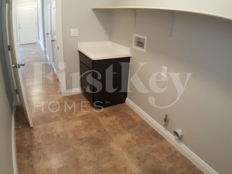 Building Photo - 5728 Hornbrook St