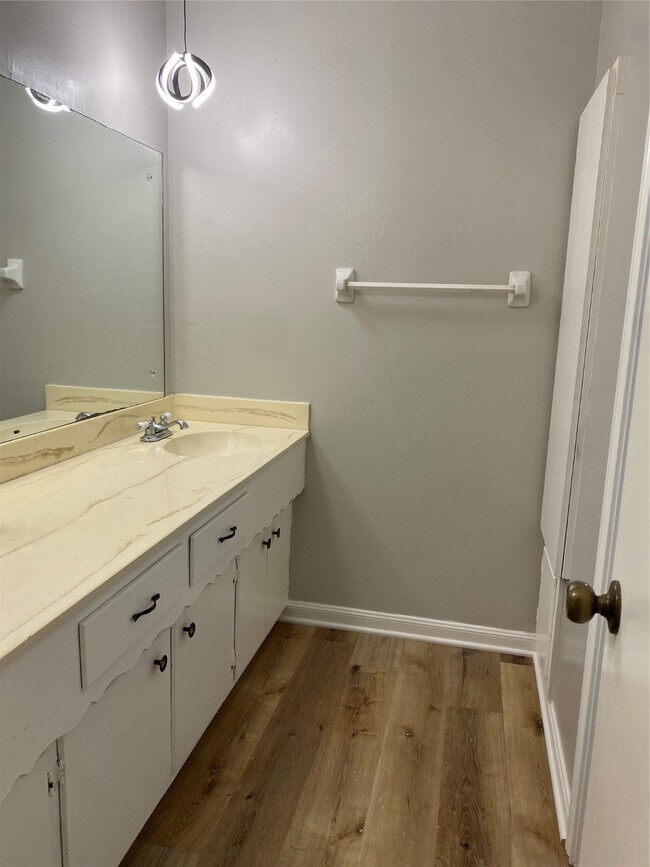 Building Photo - 11702 N Petersham Dr