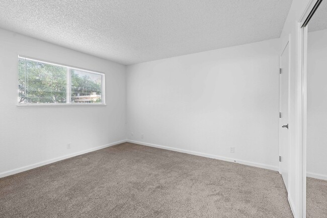 Building Photo - 802-816 Lincoln Avenue
