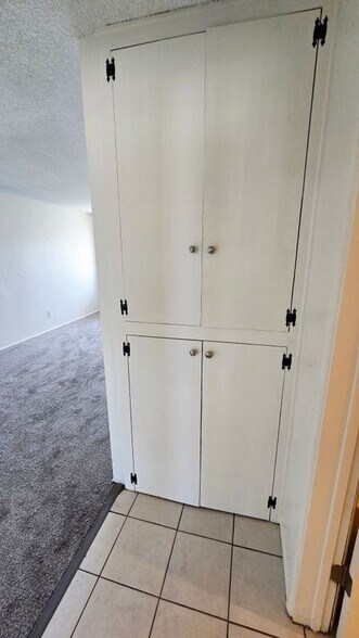 Building Photo - 1210 W Stoneridge Ct