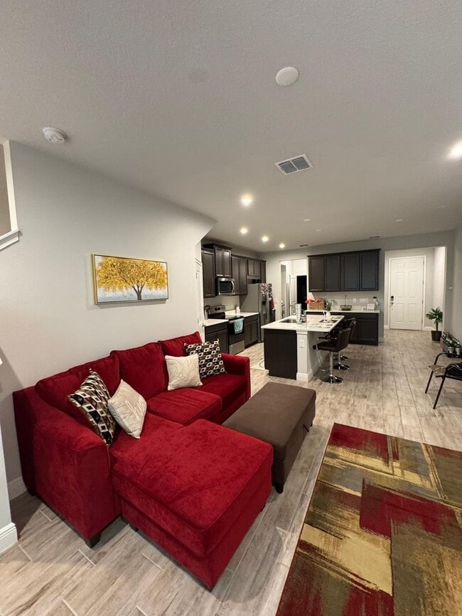 Building Photo - Beautifully maintained 3-bedroom, 2.5-bath...