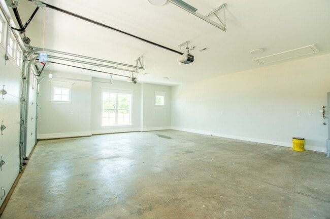 Building Photo - 935 S Cross Bridges Rd