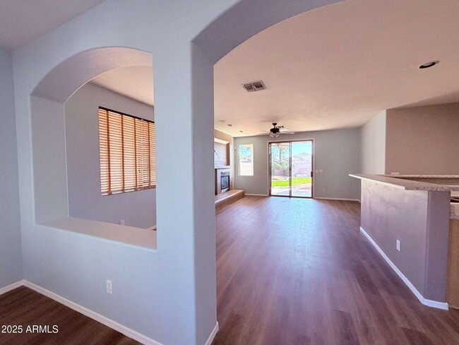 Building Photo - 2061 E Bellerive Pl