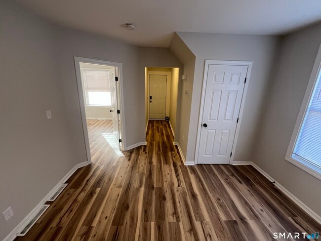 Building Photo - 209 Peck Ave